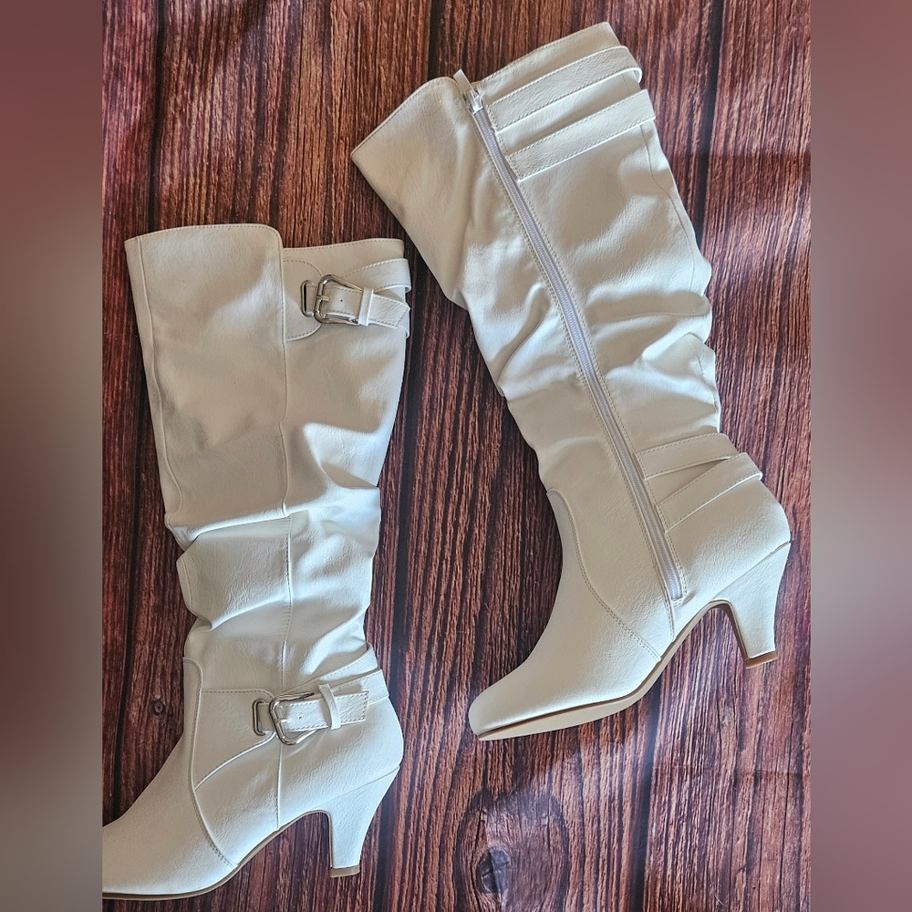 NWT TOP Moda 55 White Slouch Boots